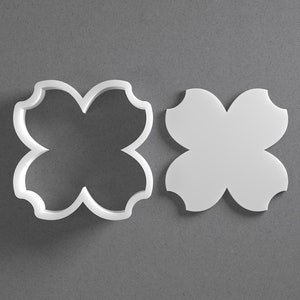 ハナミズキの花のクッキーカッター - ミニからラージまで - 花びらポリマークレイジュエリー＆イヤリングカッターツール - ミラー付きペアセット