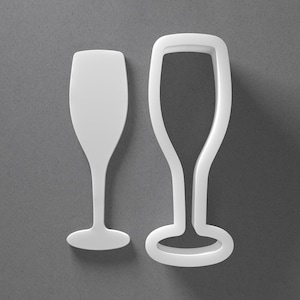 Tagliabiscotti a forma di flûte da champagne e orecchino in argilla polimerica a forma di bicchiere da spumante, strumento per ceramica