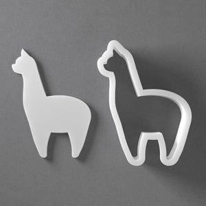 Stilisierte Alpaka Ausstechform & Lama Tier Ohrring aus Fimo, Keramik-Werkzeug Bild 1