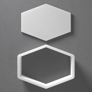 Zeshoekige plaquette koekjesvormer en robijn edelsteen polymeerklei oorbel, pottenbakkerstool