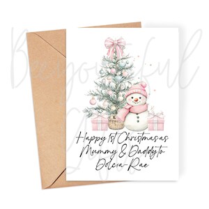 Carte de Noël personnalisée - « Premier Noël de maman et papa à... » - Rose | 1ère carte de Noël | Joyeux Noël | Première carte de Noël