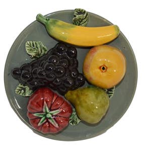 Französischer Antiker Vallauris Majolika Obst Wandteller - Französischer Küchenteller - Palissy Majolika - Trompe l&#39;Oeil - Trauben Tomate Banane Birne