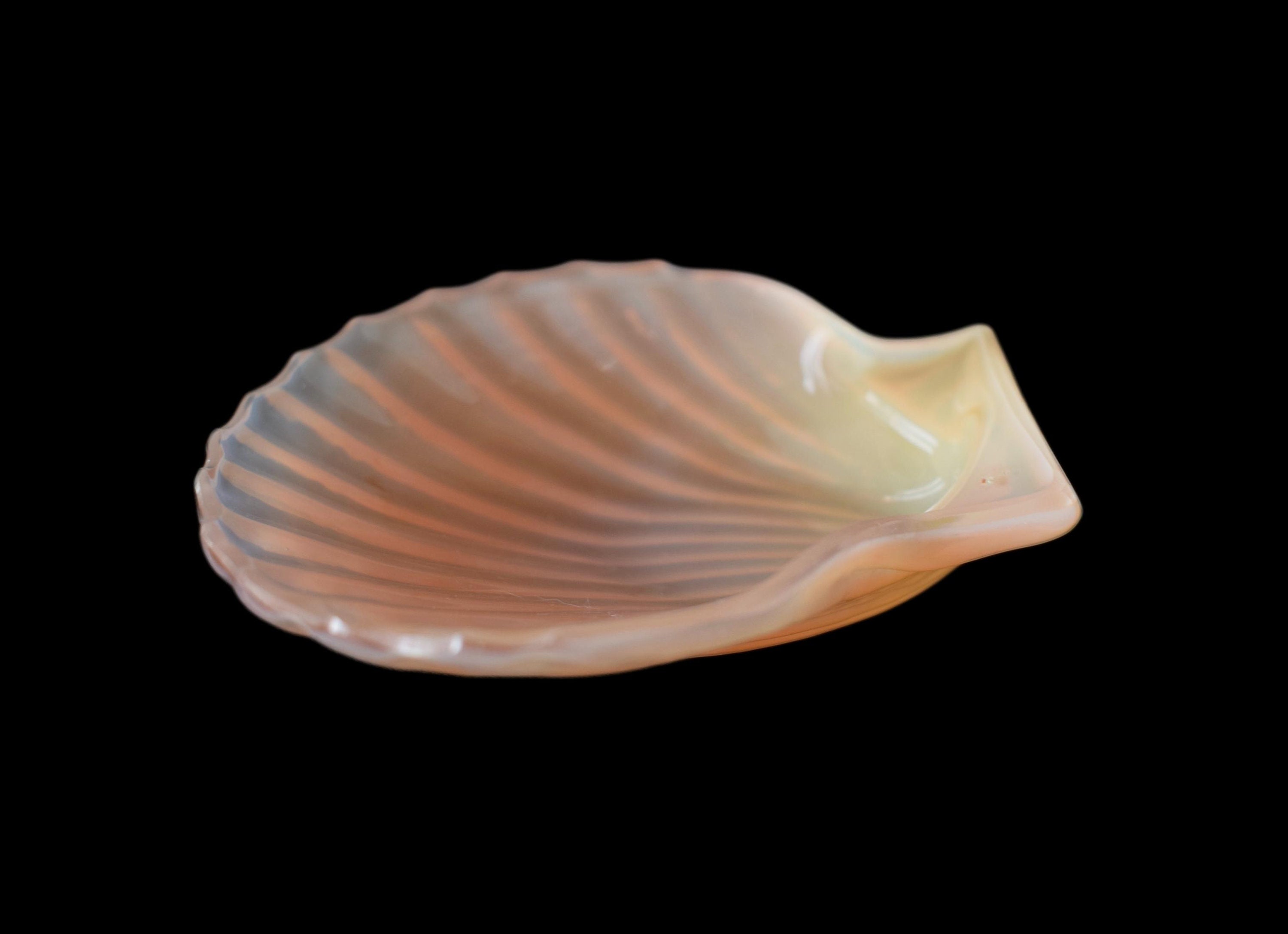 Coquille de Pétoncle Rose Antique d'opaline