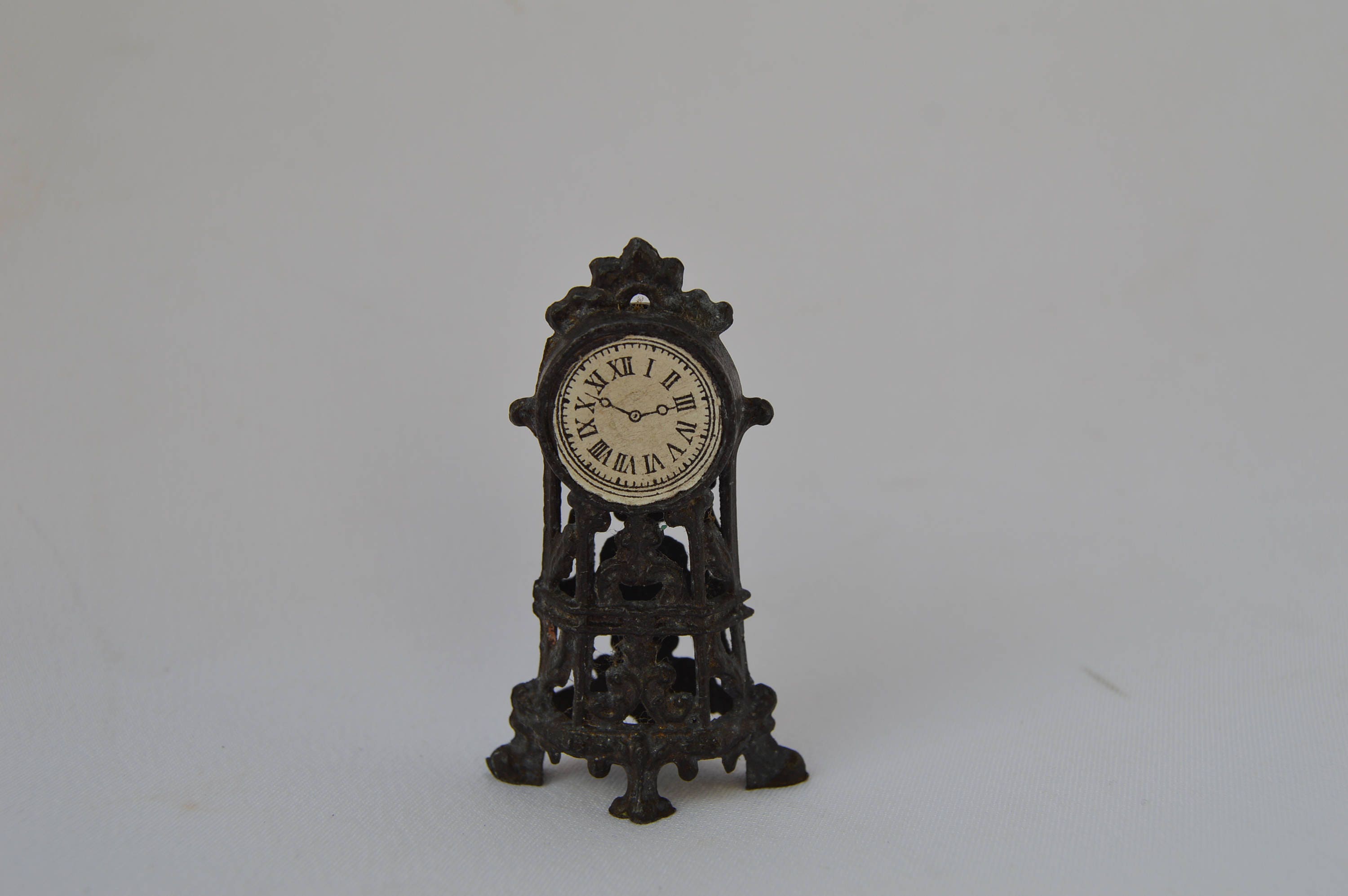 antique dollhouse miniatures