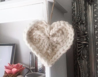 Corazón de ganchillo grande / Colgante de pared decorativo / Decoración de corazón lanudo