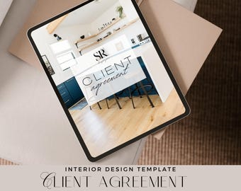 Puede incluir: Una tableta digital que muestra una plantilla de acuerdo de cliente para servicios de diseño de interiores. La tableta está sobre una superficie marrón con el texto "CLIENT AGREEMENT" en una fuente decorativa.
