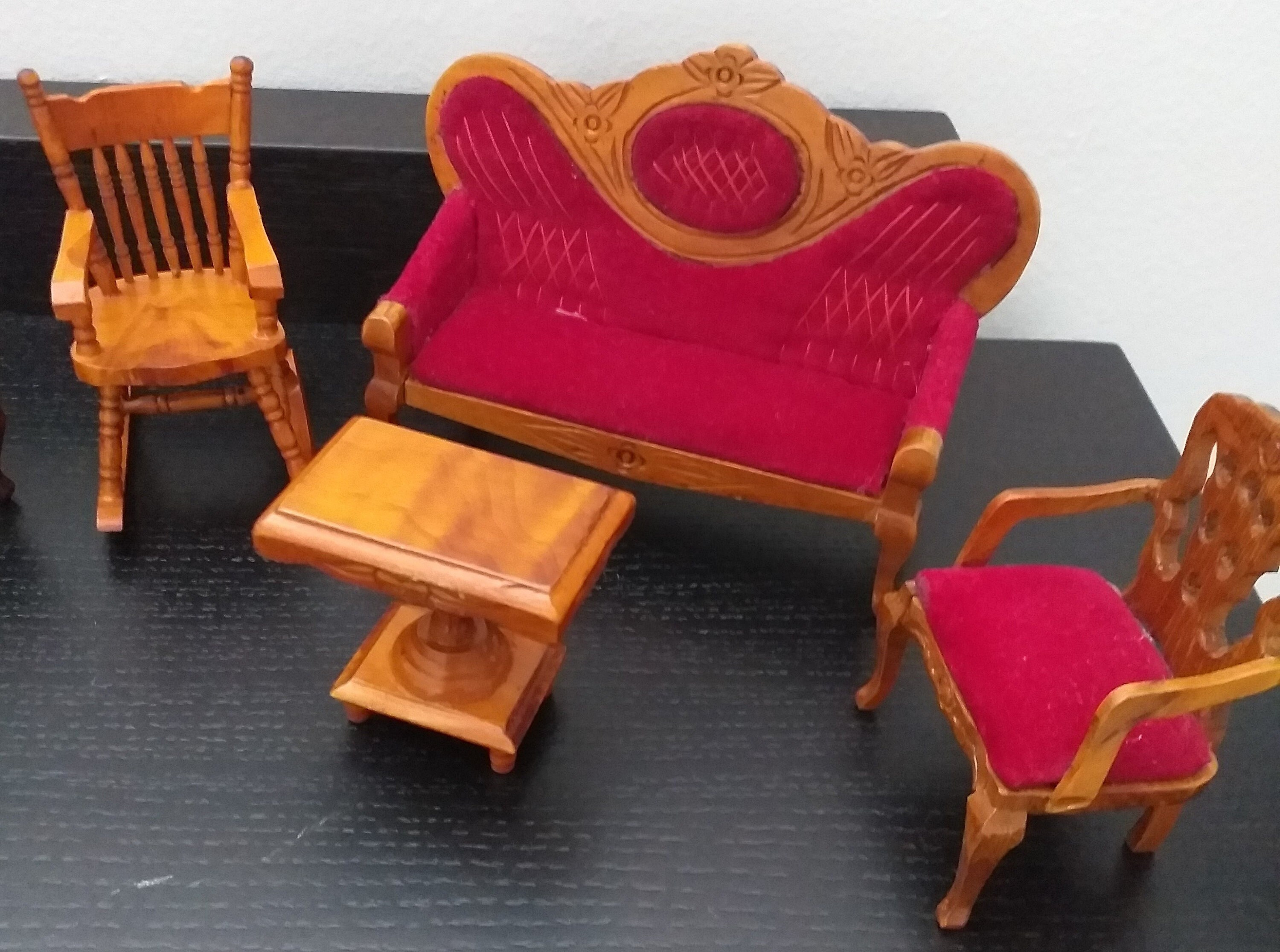 Old dollhouse best sale furniture
