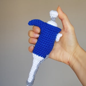 Handcrafted Crochet Micropipette plush, Lab equipment for science lovers pipette plush, scientist gift, Amigurumi, scientist collectible