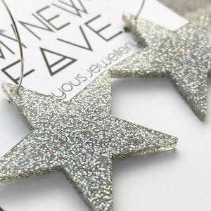 star glitter acrylic hoop earrings image 3