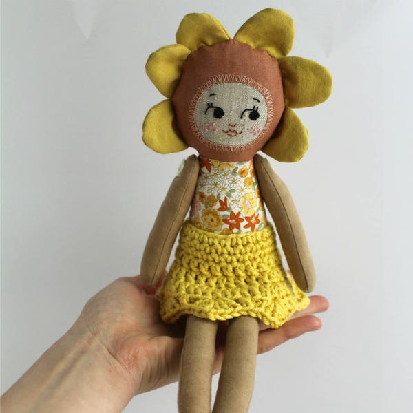 Daisy flower doll. Rag doll. Fabric doll. Handmade doll. Gift for kids. Nursery decor. Baby room. Art doll. Home decor. Decorative doll