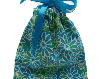 party drawstring treat bag, ombre aqua with white flower design, 1 set includes 6 treat bags