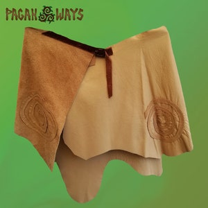 Beige braun Leder / Wildleder Stammes heidnischen Hiprock mit Spiralen – Boho Hippie Fee Fee Pixie Goa Fantasie Avantgarde Steampunk Rock