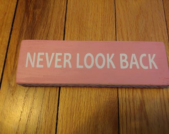 Never Look Back - Mini Positivity Sign