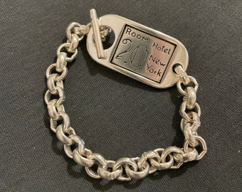 Room Hotel New York Charm Bracelet