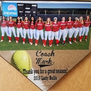 Softball Home Plate Plakette, Softball Auszeichnung, Team Geschenk, Baseball Geschenk, Trainer Geschenk, Softball Geschenk, Team Auszeichnung, Team Trophäe, Sport Auszeichnung