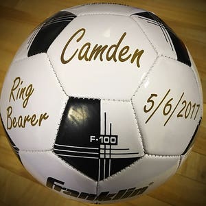 Regalo portador de anillo, Balón de fútbol personalizado, Regalo de padrinos de boda, Regalo personalizado, Revelación de género, Regalo de Navidad, Deportes, Recuerdo imagen 2