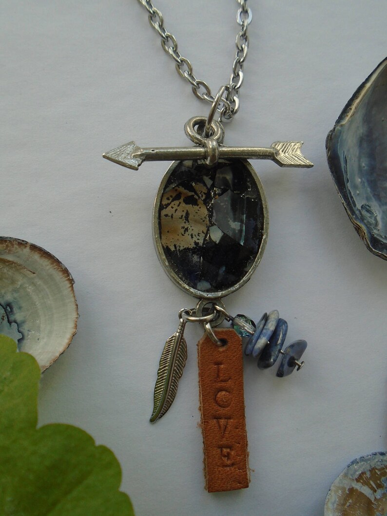 \u00e9tain Collier pierres naturelles. moules bleues cuir r\u00e9cup\u00e9r\u00e9 acier inoxydable Sautoir Mes Tr\u00e9sors sur la Plage