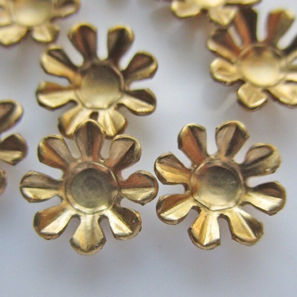 18 Vintage Gold-toned Brass 8-Petal Cupped Flowers, 9mm