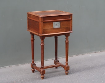 Antieke bijzettafel
