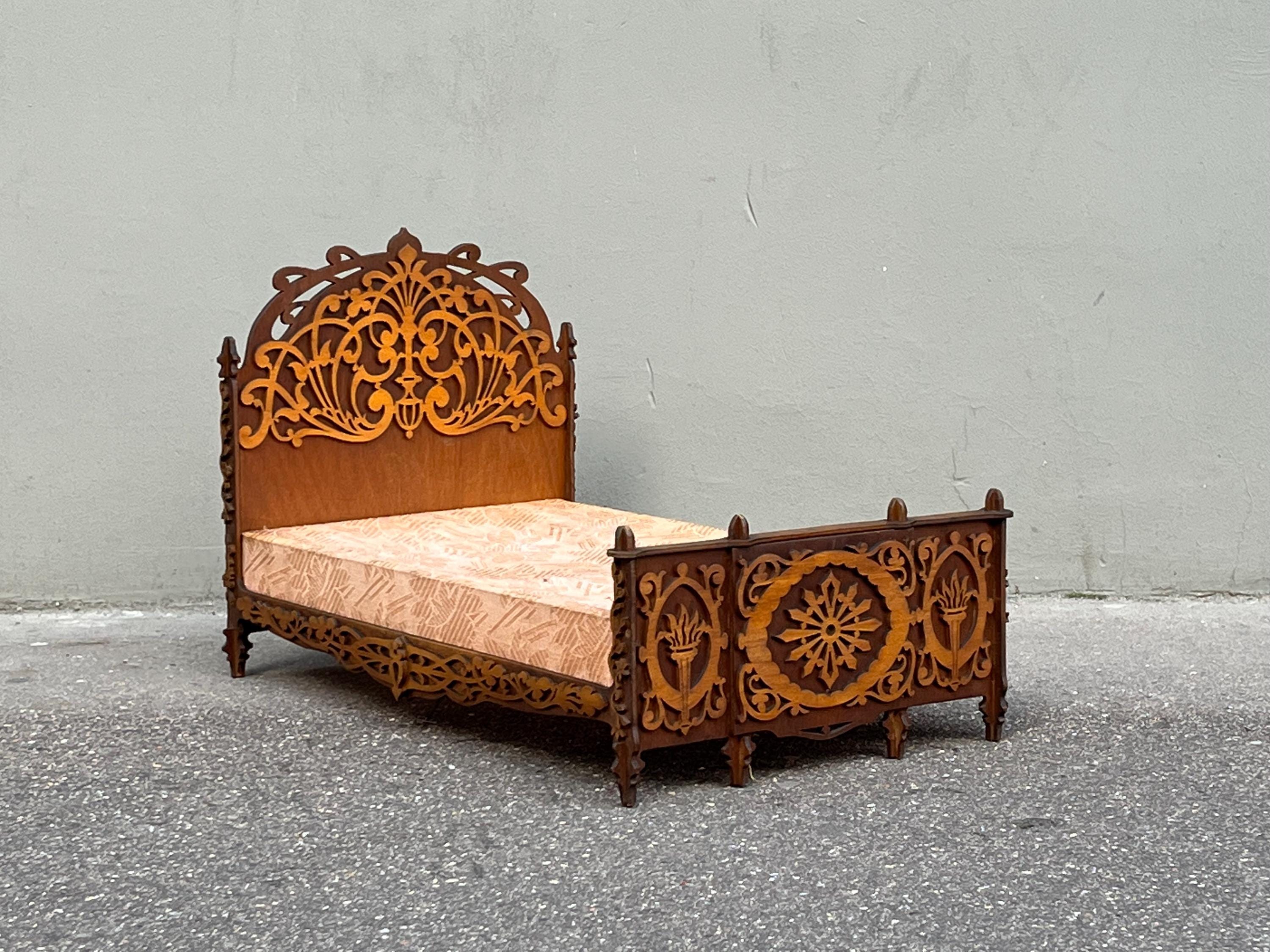 Italian-Made Victorian Double Bed | Opulent Sleep Space, image size:3000x2250
