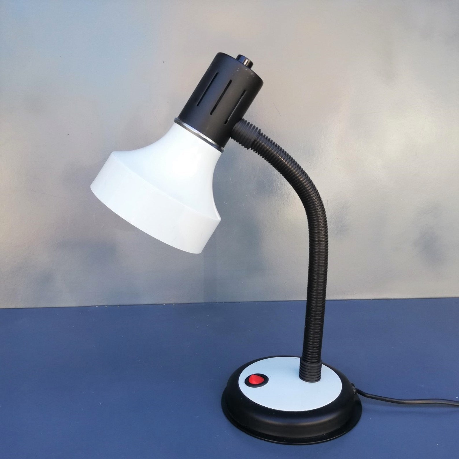 Lampe de bureau italienne en laiton et verre Valenti Design 1970 En