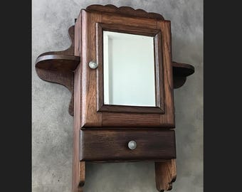 French Art Deco wall cabinet dating from the 1930s