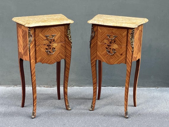 Paire de table de chevet style Louis XV