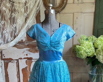 Vintage lace party dress, 1950s blue cocktail dress, formal, prom, cap sleeves