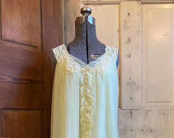 Vintage 1960s lemon chiffon babydoll nightie