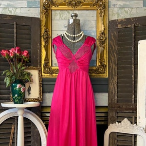 Vintage 1970s Olga pink nightgown, scalloped bodice, 91022, S