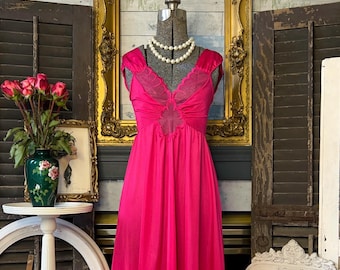 Vintage 1970s Olga pink nightgown, scalloped bodice, 91022, S