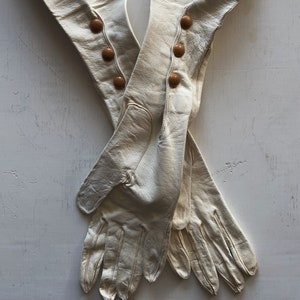Vintage 1950s cream leather opera gloves with snaps