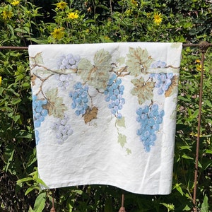 Vintage floral tablecloth, retro kitchen, linens, grapes, vines