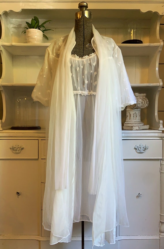 Vintage 1950s white chiffon peignoir set, nightgow