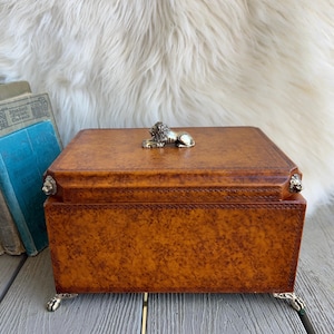 Vintage Leather Wrapped Lion Jewelry Box, MCM Lidded Trinket Box, Dresser Box - Etsy Vintage Leather Wrapped Lion Jewelry Box, MCM Lidded Trinket Box, Dresser Box - Etsy