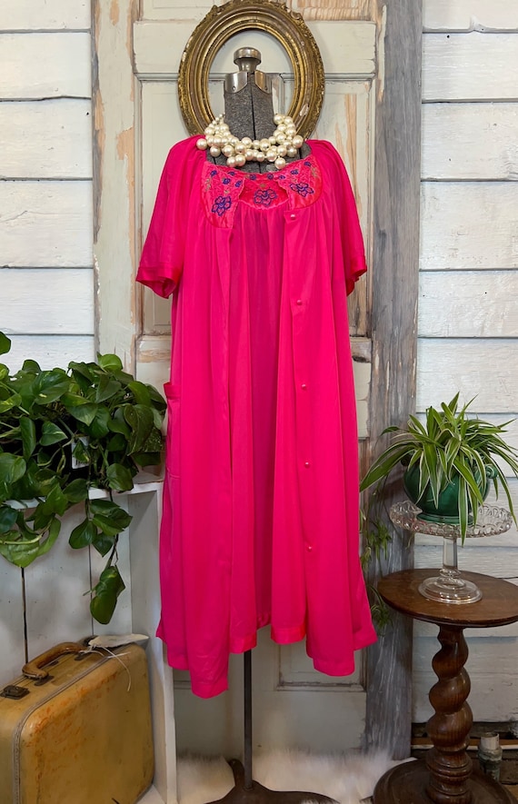 Vintage hot pink peignoir set, nightie and robe, K