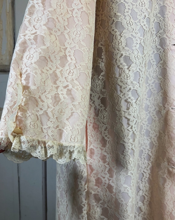 Vintage pink and ecru lace dressing robe, house c… - image 5