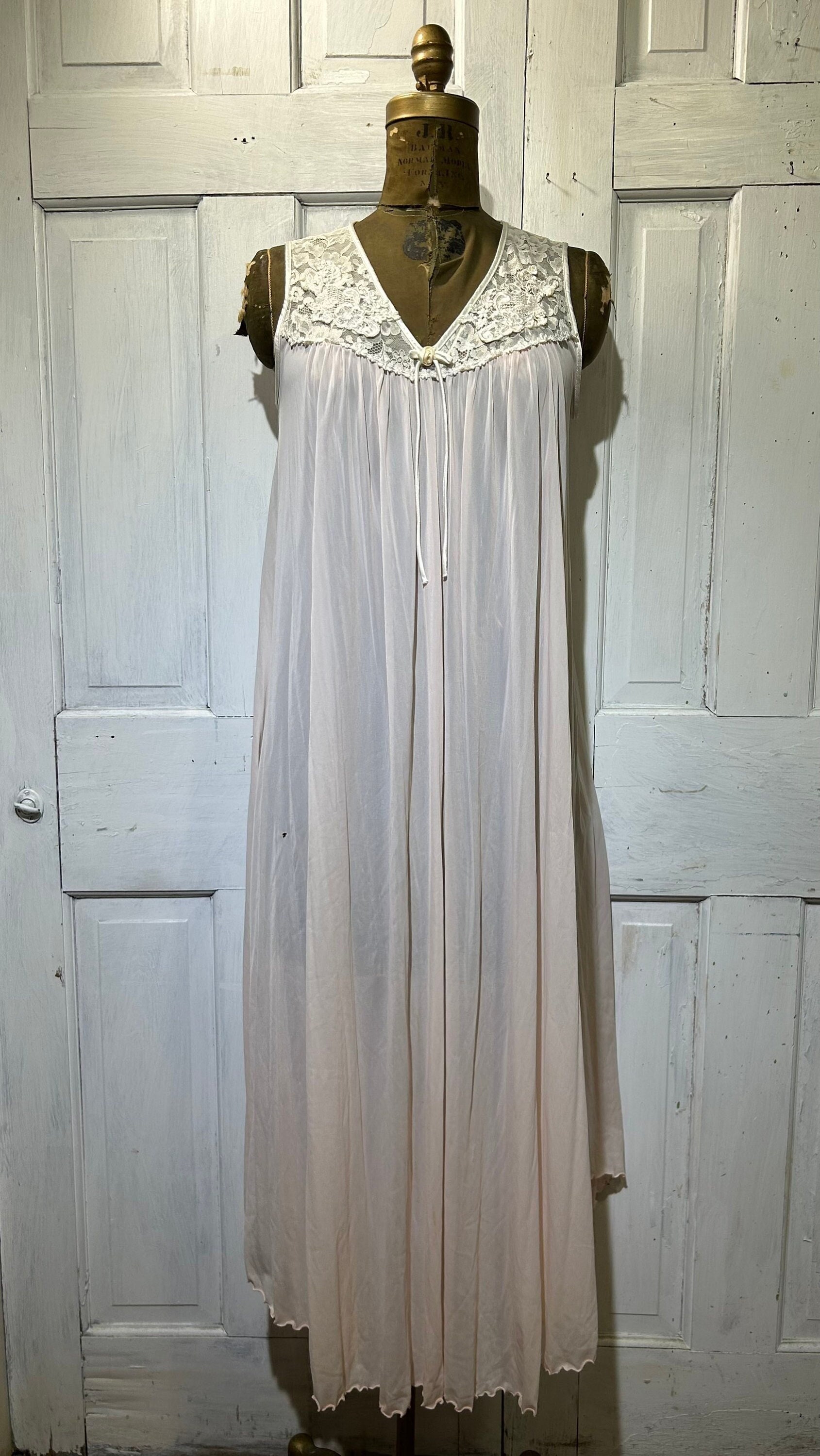 Vintage OLGA BodySilk Beige Sweep Nightgown Nylon Spandex USA Lace 9295 Sz  M