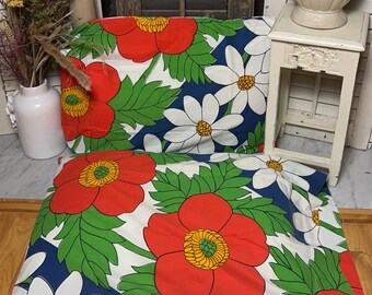 Vintage Stevens Utica set of 2 floral pillowcases