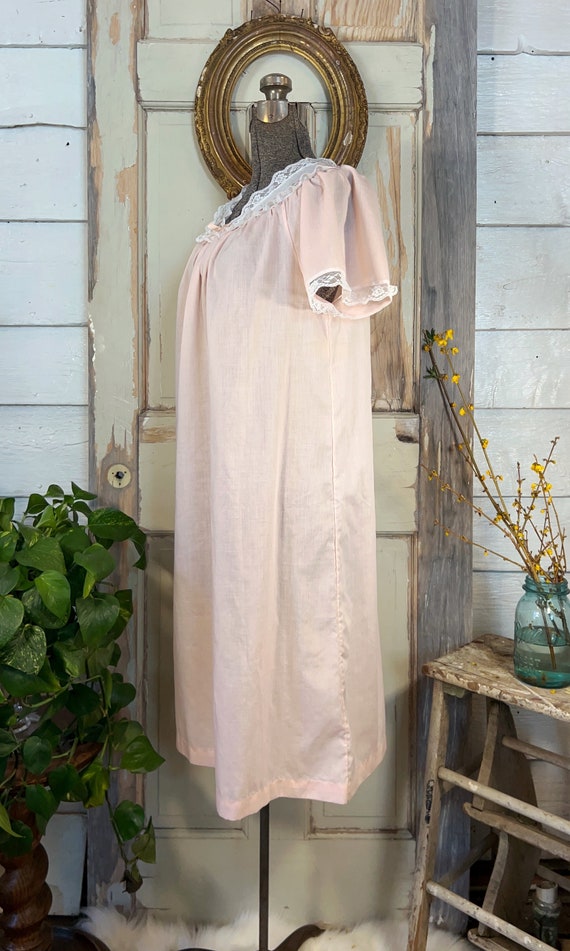 Vintage pink cotton nightgown with embroidery and… - image 3