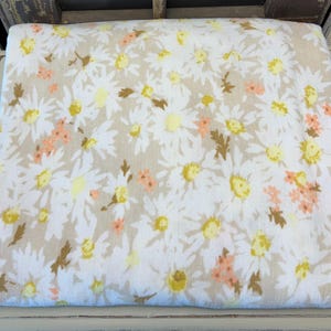 Vintage Floral Blanket: Satin Trimmed Lightweight Bedspread
