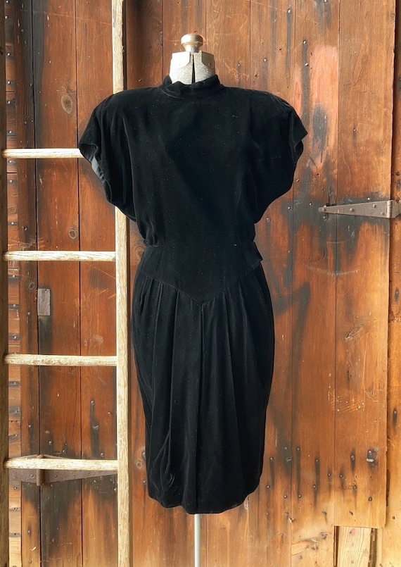 Vintage 1980s black velvet 20s style cocktail dres