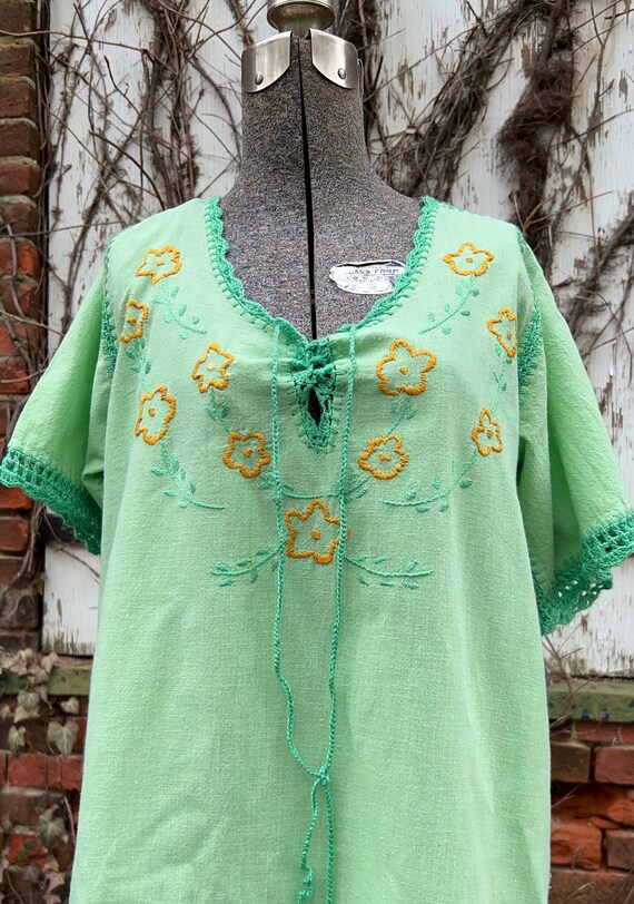 Vintage 1970s boho green and gold crochet trim su… - image 2