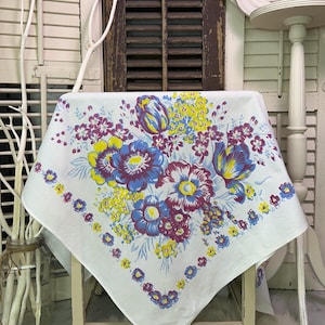 Vintage cotton floral tablecloth, 50s rectangular table linen