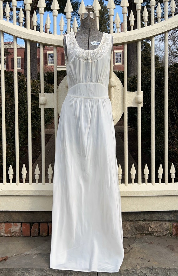 Vintage 1940s bias cut cream lace rayon nightgown