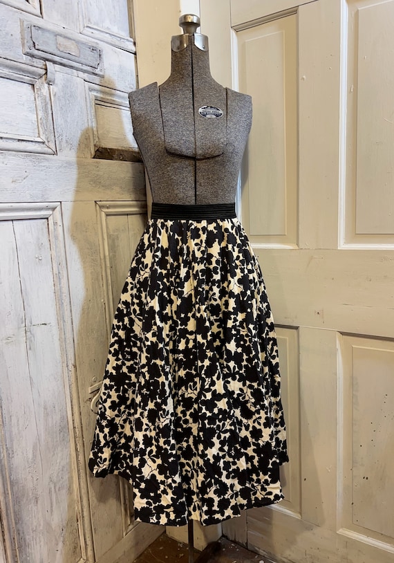 Vintage circle skirt, 1950s, black and white, pett