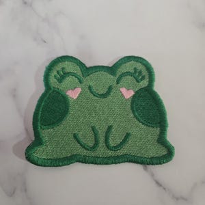 Grodmärke: Broderad strykapplikation (7,6 x 6,2 cm)