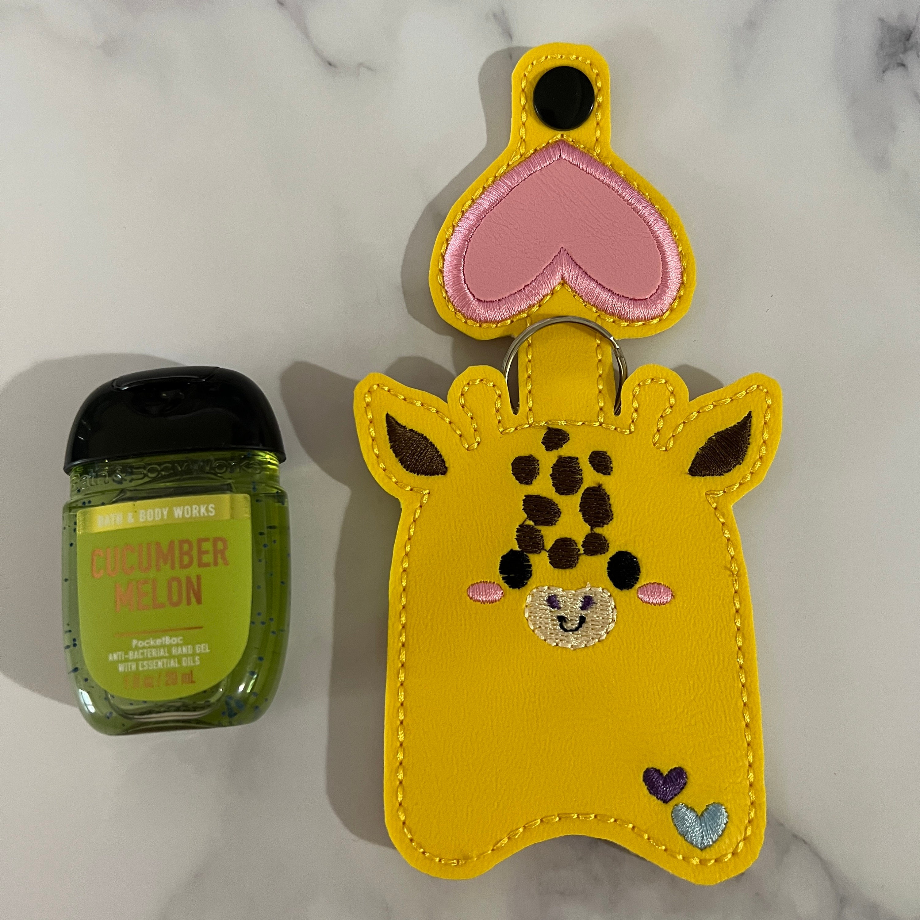 Llavero de jirafa, soporte para desinfectante de manos, estuche para  desinfectante de manos, porta desinfectantes personalizados, soporte para  desinfectante de manos, regalo para ella, regalo para él - Etsy México, image size:3000x3000