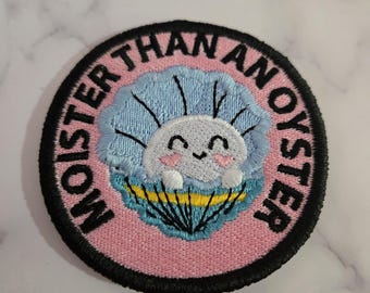 Moister Than An Oyster geborduurde opstrijkpatch - grappige patch