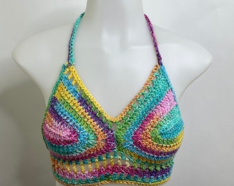 Handvirkad bralette-topp: Mellanbomulls-boho-festivaloutfit